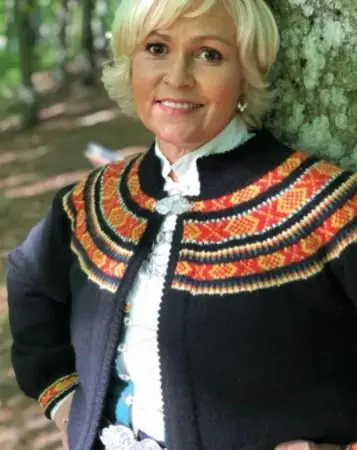 Bunadsstrikk, modell Grethe